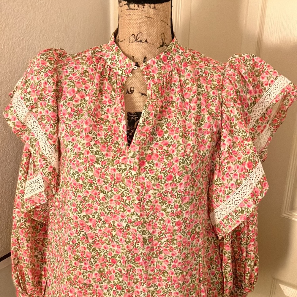 Who what wear puffy shoulder frilly sleeve lace floral button neck top medium M - Picture 2 of 6